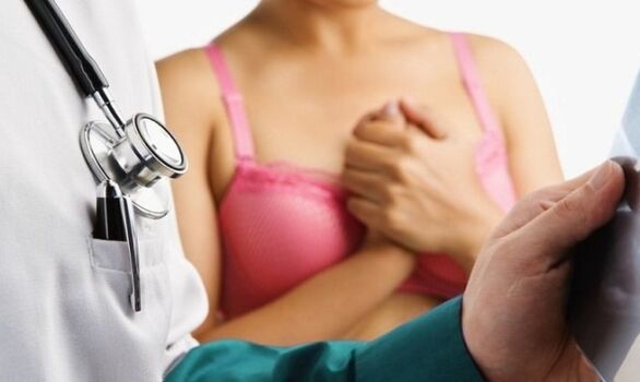 exame por un médico antes do aumento do peito
