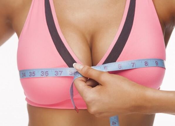 Peitos femininos despois da ampliación usando varios métodos